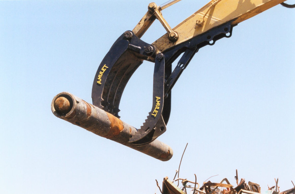 Amulet B.R.U.T. Nitro thumb gripping a steel pipe on an excavator