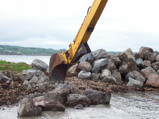 Amulet StickGrip handling rock on an excavator