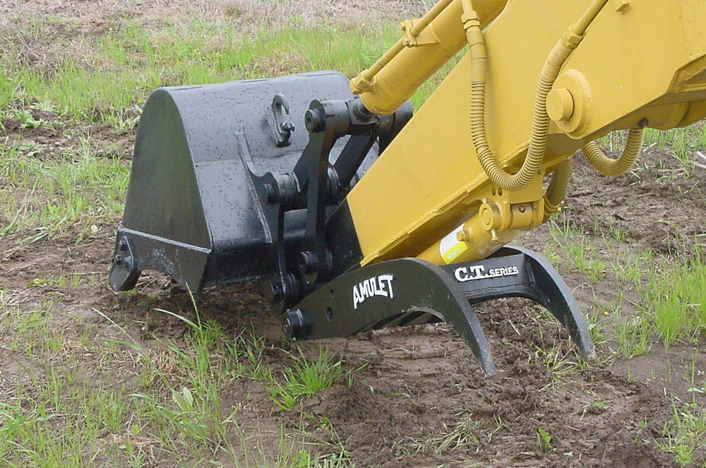 Amulet thumb and bucket on an excavator in a field